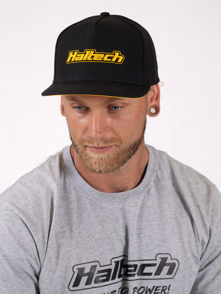 Haltech Stripe beanie with pom pom Size: One size fits all.
